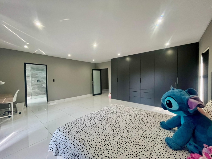 5 Bedroom Property for Sale in Cashan North West